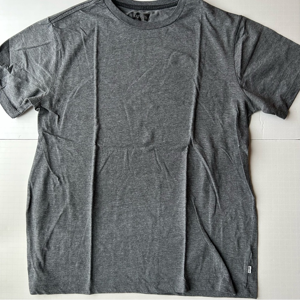 Levi’s Gray Tee